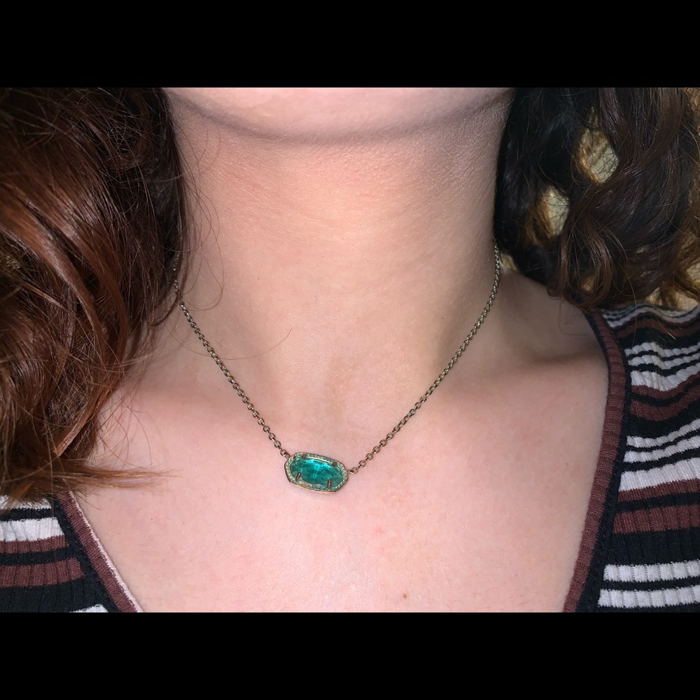 Kendra Scott necklace